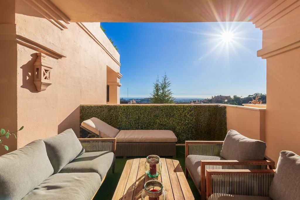 Elegant 3 Bed With Sea View In Nueva Andalucia Apartment