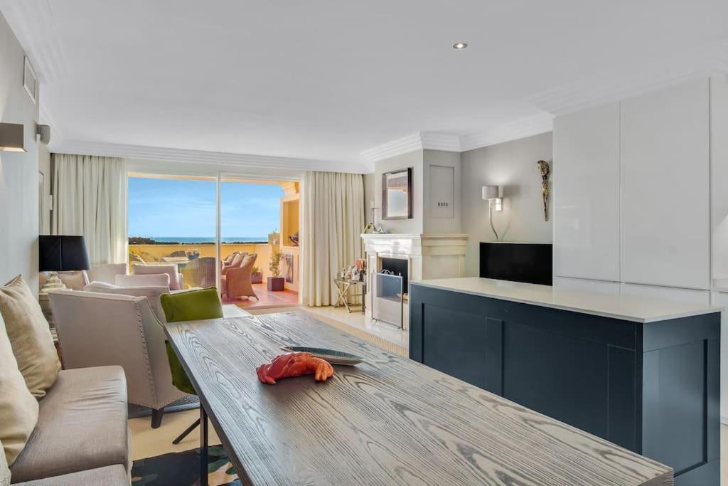 Elegant 3 Bed With Sea View In Nueva Andalucia *